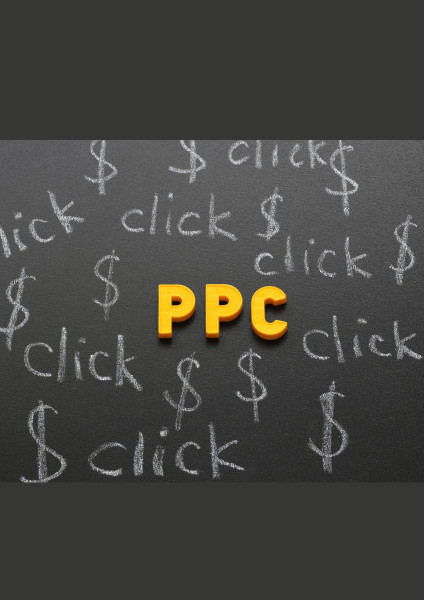 PPC kliky na čiernej tabuli a značka doláru