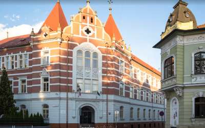Budova Základnej školy slobodného slovenského vysielača v Banskej Bystrici